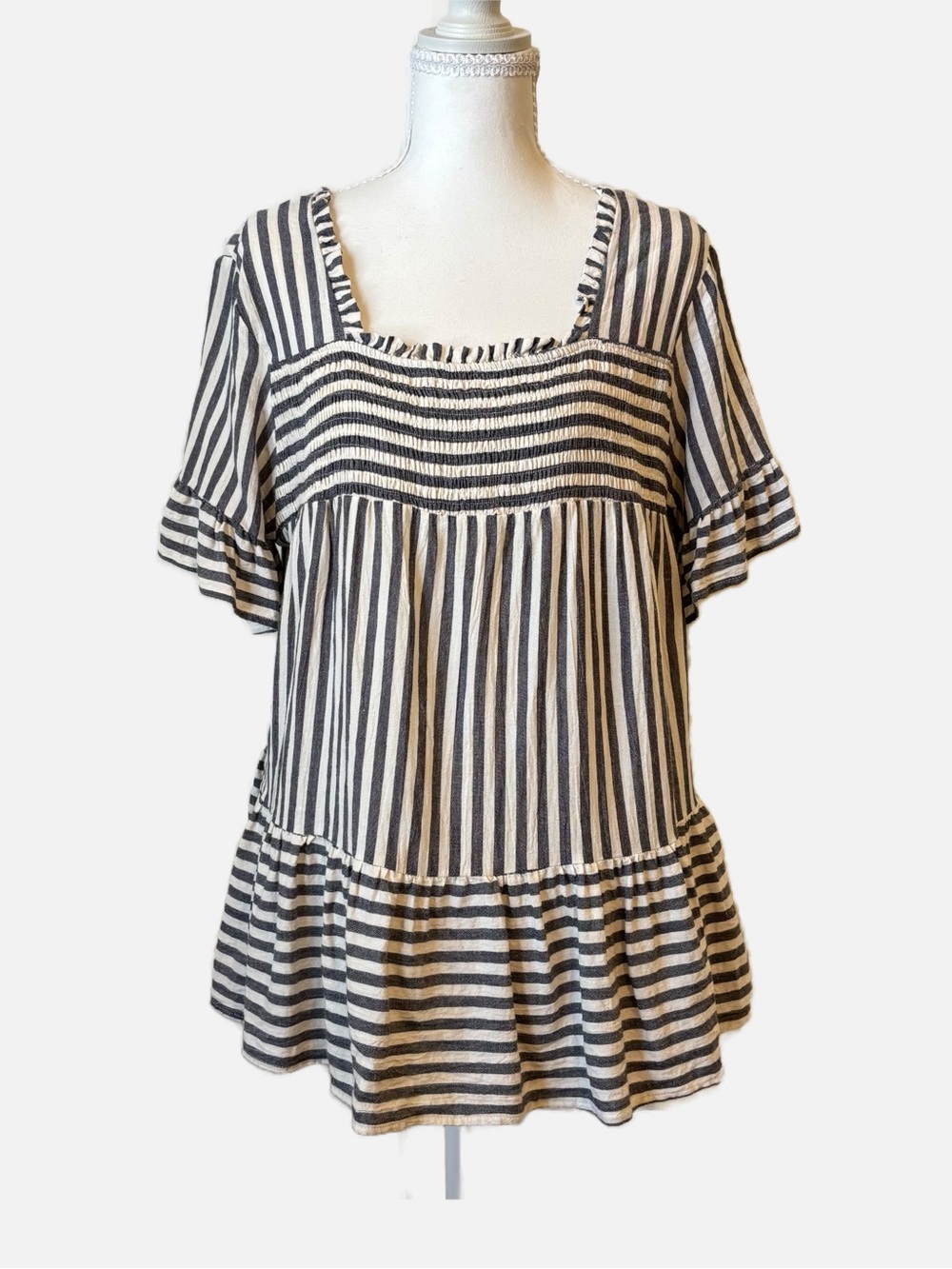 Entro Short Sleeve Babydoll Smocked Peplum Top Gray Cream Striped Women's Large